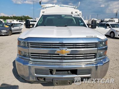 Piąte zdjęcie samochodu w środku: 2017 CHEVROLET SILVERADO C3500 VIN:1GB3CYCG5HZ389659 - miniatura