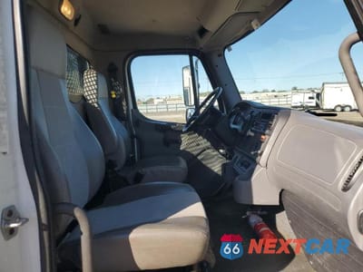 Zdjęcie 10 z 12 samochodu: 2014 FREIGHTLINER M2 106 MED - SEMI TRUCK VIN:3ALACXDT1EDFK1095 - miniatura