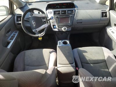 Zdjęcie 8 z 14 samochodu: 2012 TOYOTA PRIUS V VIN:JTDZN3EU3C3173651 - miniatura