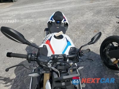 Piąte zdjęcie samochodu w środku: 2024 BMW S 1000 R VIN:WB10E5305R6J96504 - miniatura