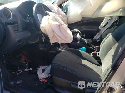 Zdjęcie 7 z 14 samochodu: 2019 NISSAN VERSA S VIN:3N1CN7APXKL862654 - miniatura