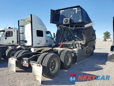 Czwarte zdjęcie samochodu z boku: 2022 FREIGHTLINER CASCADIA 126 SEMI TRUCK VIN:3AKJHHDR8NSMF4015 - miniatura
