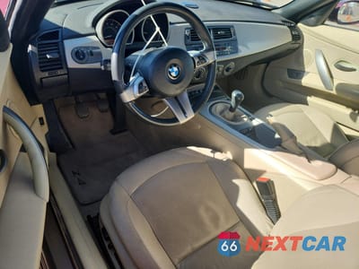 Zdjęcie 8 z 12 samochodu: 2004 BMW Z4 2.5 VIN:4USBT335X4LR68145 - miniatura