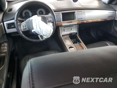 Zdjęcie 8 z 12 samochodu: 2011 JAGUAR XF VIN:SAJWA0FB0BLS00847 - miniatura