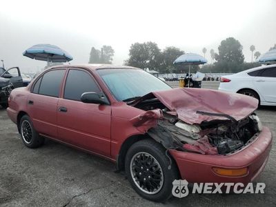 Czwarte zdjęcie samochodu z boku: 1997 TOYOTA COROLLA BASE VIN:1NXBA02EXVZ647838 - miniatura