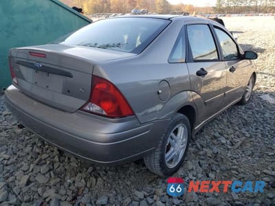 Trzecie zdjęcie samochodu z tyłu: 2004 FORD FOCUS SE COMFORT VIN:1FAFP34Z04W147086 - miniatura