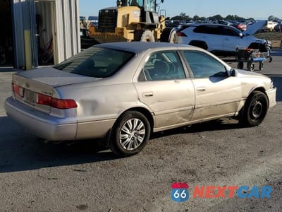 Trzecie zdjęcie samochodu z tyłu: 2000 TOYOTA CAMRY CE VIN:JT2BG22K6Y0490155 - miniatura