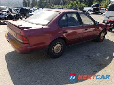 Trzecie zdjęcie samochodu z tyłu: 1994 NISSAN MAXIMA SE VIN:JN1EJ01F8RT500699 - miniatura