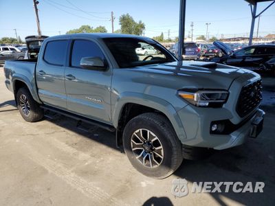 Czwarte zdjęcie samochodu z boku: 2023 TOYOTA TACOMA DOUBLE CAB VIN:3TMCZ5AN1PM630790 - miniatura