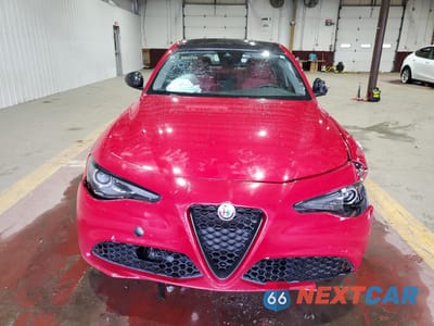 Piąte zdjęcie samochodu w środku: 2020 ALFA ROMEO GIULIA TI VIN:ZARFANBN7L7631987 - miniatura