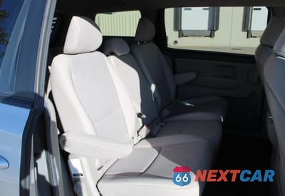 Zdjęcie 6 z 10 samochodu: 2020 KIA SEDONA LX VIN:KNDMB5C15L6624195 - miniatura