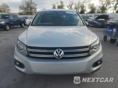 Piąte zdjęcie samochodu w środku: 2012 VOLKSWAGEN TIGUAN S VIN:WVGAV7AX7CW543871 - miniatura