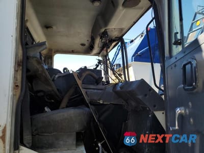 Piąte zdjęcie samochodu w środku: 2008 MACK MRU600 REFUSE TRUCK VIN:1M2AV02C98M002262 - miniatura