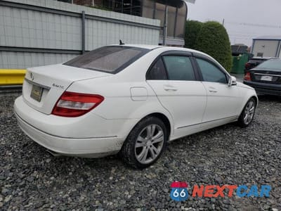 Trzecie zdjęcie samochodu z tyłu: 2011 MERCEDES-BENZ C 300 4MATIC VIN:WDDGF8BB2BR140873 - miniatura