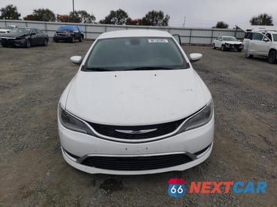 Piąte zdjęcie samochodu w środku: 2016 CHRYSLER 200 LIMITED VIN:1C3CCCAB4GN104823 - miniatura