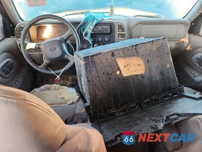 Zdjęcie 8 z 13 samochodu: 1999 CHEVROLET TAHOE K1500 VIN:1GNEK13R3XJ513285 - miniatura