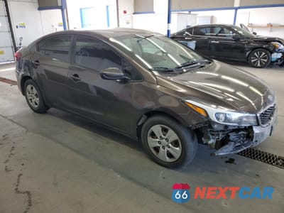 Czwarte zdjęcie samochodu z boku: 2017 KIA FORTE LX VIN:3KPFK4A77HE122283 - miniatura