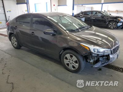 Czwarte zdjęcie samochodu z boku: 2017 KIA FORTE LX VIN:3KPFK4A77HE122283 - miniatura