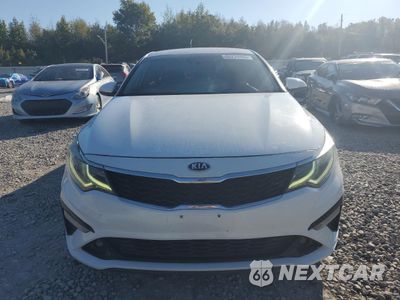 Piąte zdjęcie samochodu w środku: 2019 KIA OPTIMA LX VIN:5XXGT4L3XKG374653 - miniatura