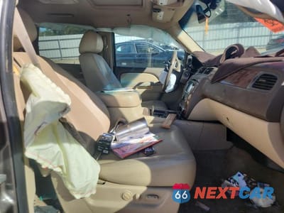 Zdjęcie 7 z 14 samochodu: 2011 CHEVROLET TAHOE K1500 LTZ VIN:1GNSKCE09BR138865 - miniatura