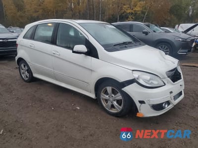 Czwarte zdjęcie samochodu z boku: 2010 MERCEDES-BENZ B200 VIN:WDDFH3DBXAJ597076 - miniatura