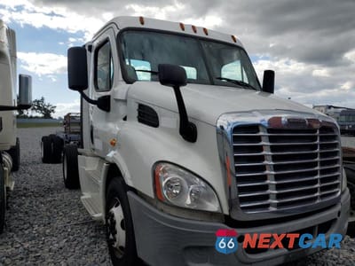 2016 FREIGHTLINER CASCADIA 113 SEMI TRUCK 3AKBGADV9GSHB2527 - główne zdjęcie licytacji z USA - miniatura