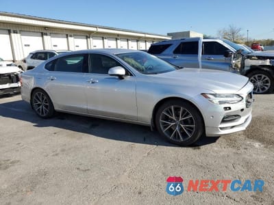 Czwarte zdjęcie samochodu z boku: 2018 VOLVO S90 T5 MOMENTUM VIN:LVY982AK8JP007940 - miniatura