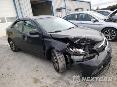 Czwarte zdjęcie samochodu z boku: 2013 KIA FORTE EX VIN:KNAFU4A21D5688246 - miniatura