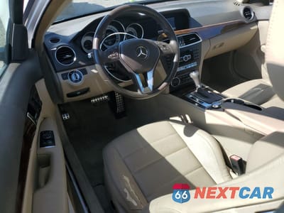 Zdjęcie 8 z 14 samochodu: 2013 MERCEDES-BENZ C 250 VIN:WDDGJ4HB1DG077729 - miniatura