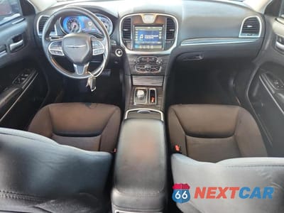 Zdjęcie 8 z 12 samochodu: 2021 CHRYSLER 300 TOURING VIN:2C3CCAAG3MH505302 - miniatura