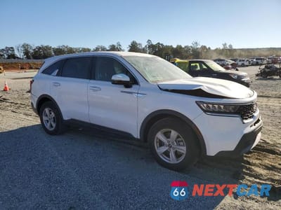Czwarte zdjęcie samochodu z boku: 2023 KIA SORENTO LX VIN:5XYRG4LC0PG248897 - miniatura