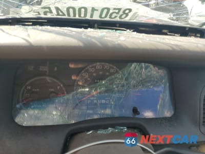 Zdjęcie 9 z 13 samochodu: 2000 FORD CROWN VICTORIA VIN:2FAFP73W6YX122170 - miniatura