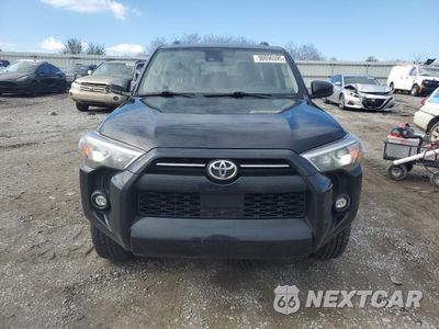 Piąte zdjęcie samochodu w środku: 2021 TOYOTA 4RUNNER SR5 VIN:JTEEU5JR9M5231889 - miniatura