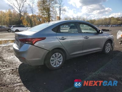 Trzecie zdjęcie samochodu z tyłu: 2021 HYUNDAI ACCENT SE VIN:3KPC24A60ME153055 - miniatura