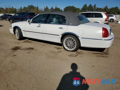 Drugie zdjęcie samochodu z przodu: 2004 LINCOLN TOWN CAR EXECUTIVE VIN:1LNHM81W34Y611989 - miniatura