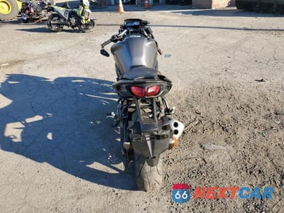 Czwarte zdjęcie samochodu z boku: 2012 YAMAHA FZ8 N VIN:JYARN27E0CA001665 - miniatura