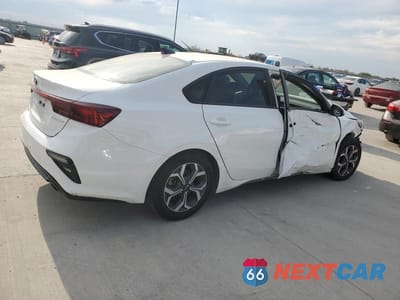 Trzecie zdjęcie samochodu z tyłu: 2021 KIA FORTE VIN:3KPF24AD8ME337431 - miniatura