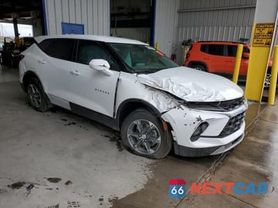 Czwarte zdjęcie samochodu z boku: 2025 CHEVROLET BLAZER 2LT VIN:3GNKBCR44SS138895 - miniatura
