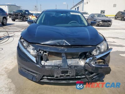 Piąte zdjęcie samochodu w środku: 2017 HONDA CIVIC LX VIN:19XFC2F57HE040627 - miniatura