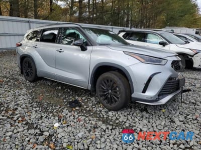 Czwarte zdjęcie samochodu z boku: 2023 TOYOTA HIGHLANDER L VIN:5TDKDRBH7PS510566 - miniatura