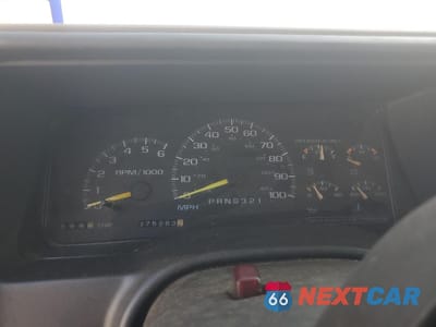 Zdjęcie 9 z 15 samochodu: 1997 CHEVROLET TAHOE K1500 VIN:3GNEK18R3VG112763 - miniatura