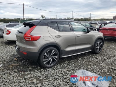 Trzecie zdjęcie samochodu z tyłu: 2022 VOLVO XC40 T5 R-DESIGN VIN:YV4162UMXN2714870 - miniatura