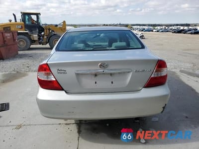 Zdjęcie 6 z 11 samochodu: 2004 TOYOTA CAMRY LE VIN:4T1BE32K24U300403 - miniatura
