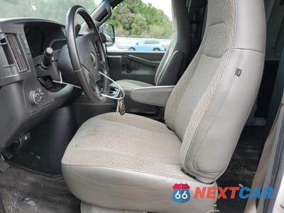 Zdjęcie 7 z 14 samochodu: 2021 CHEVROLET EXPRESS G2500 VIN:1GCWGAFP8M1205873 - miniatura
