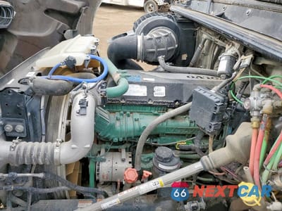 Zdjęcie 7 z 10 samochodu: 2020 VOLVO VNR SEMI TRUCK VIN:4V4WC9EJ7LN269826 - miniatura