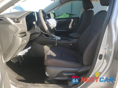 Zdjęcie 7 z 14 samochodu: 2025 TOYOTA RAV4 LE VIN:JTMLWRFV4SD311882 - miniatura