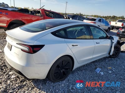 Trzecie zdjęcie samochodu z tyłu: 2024 TESLA MODEL 3 VIN:5YJ3E1EB5RF758543 - miniatura