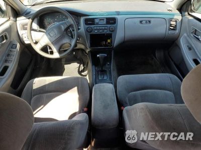 Zdjęcie 8 z 11 samochodu: 2000 HONDA ACCORD LX VIN:1HGCG6652YA042644 - miniatura