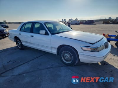 Czwarte zdjęcie samochodu z boku: 1997 MERCURY GRAND MARQ VIN:2MELM74W6VX700010 - miniatura