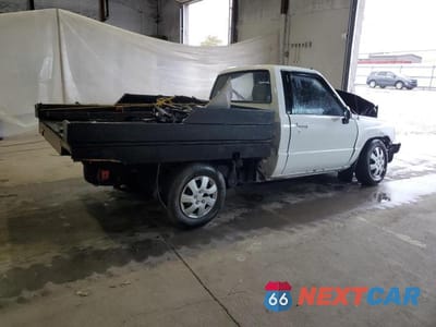 Trzecie zdjęcie samochodu z tyłu: 1988 TOYOTA PICKUP 1/2 TON RN50 VIN:JT4RN50A4J5168548 - miniatura